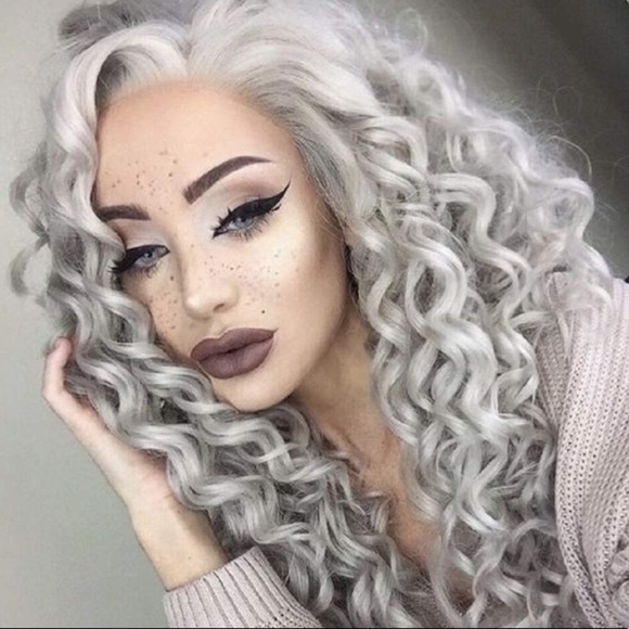 ?ARIE 24” BABY GRAY CURLY LACE FRONT WIG ? NWT
